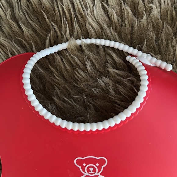 Red Baby bjorn baby bib - Picture 2 of 5